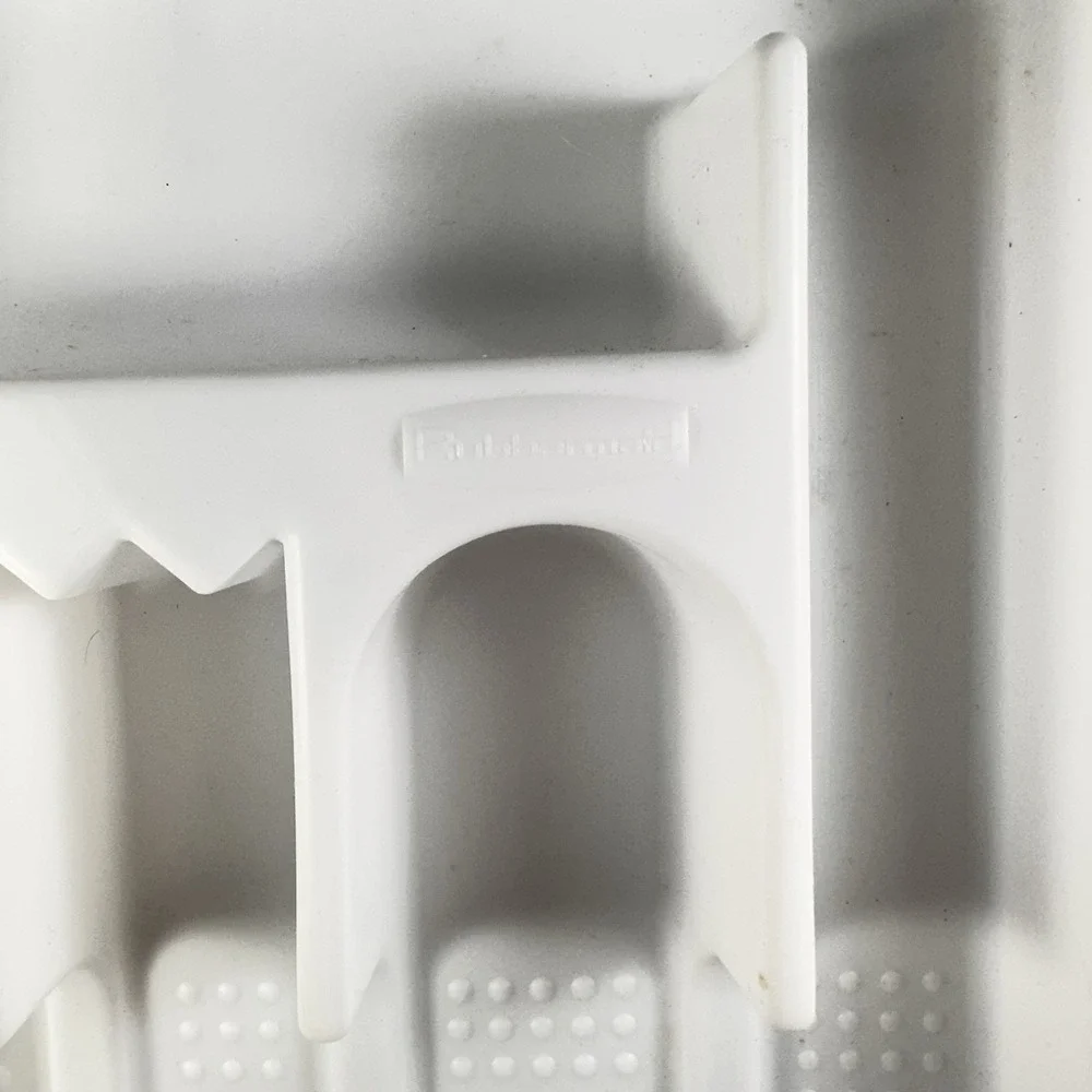 VTG Rubbermaid 2919-RD WHT Plastic‎ Cutlery Tray, 13-1/2